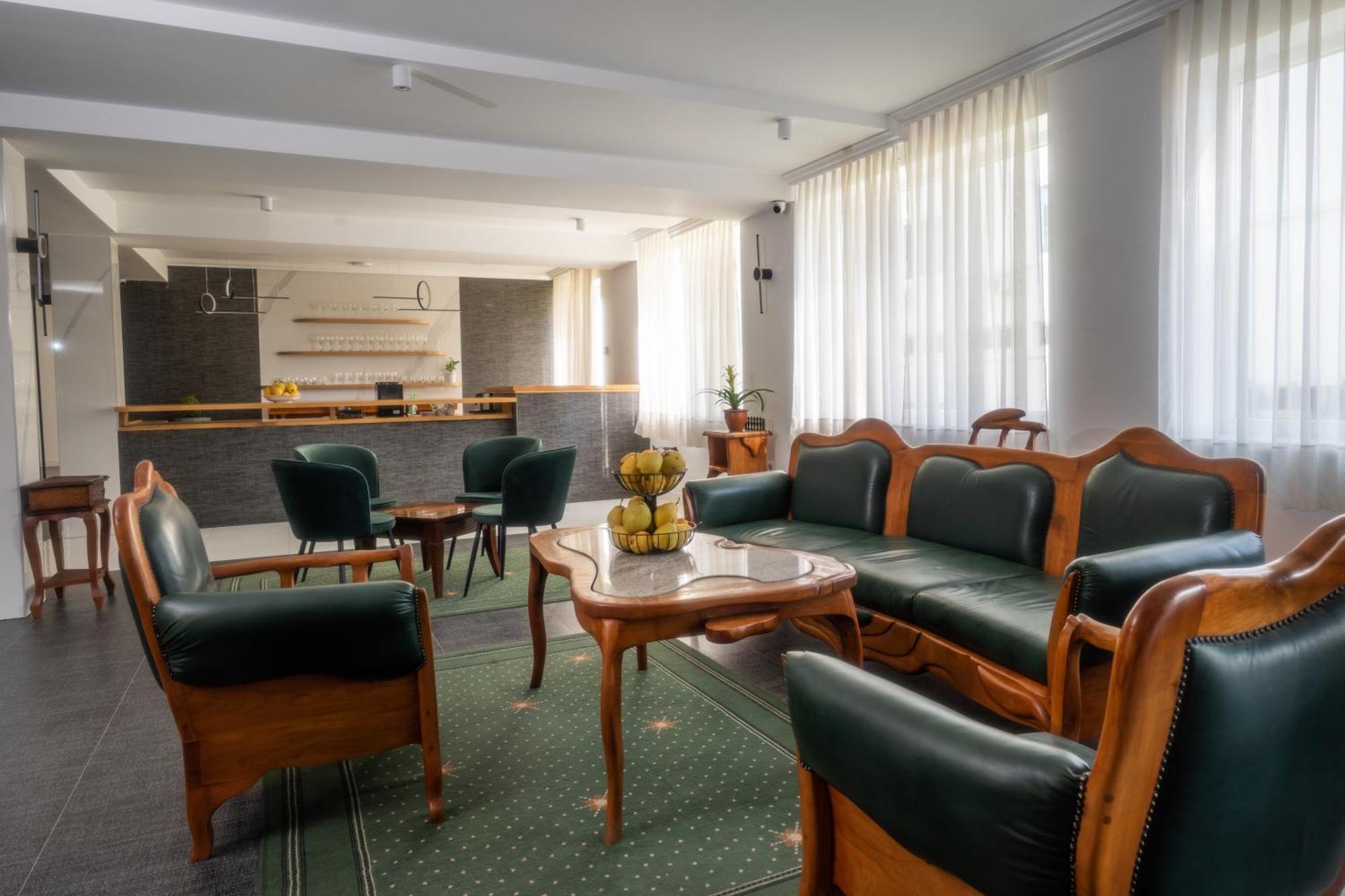 Hotel Mio City Kula Bagian luar foto