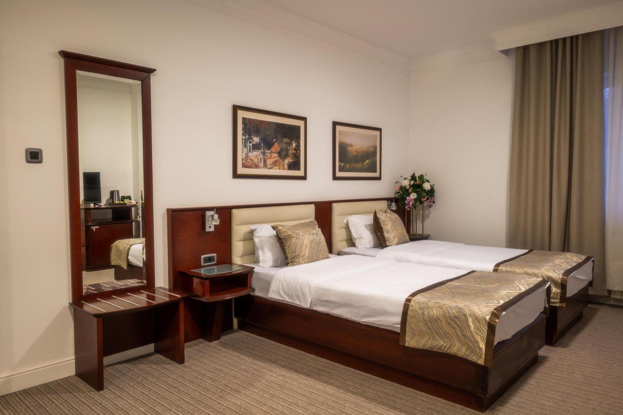Hotel Mio City Kula Bagian luar foto