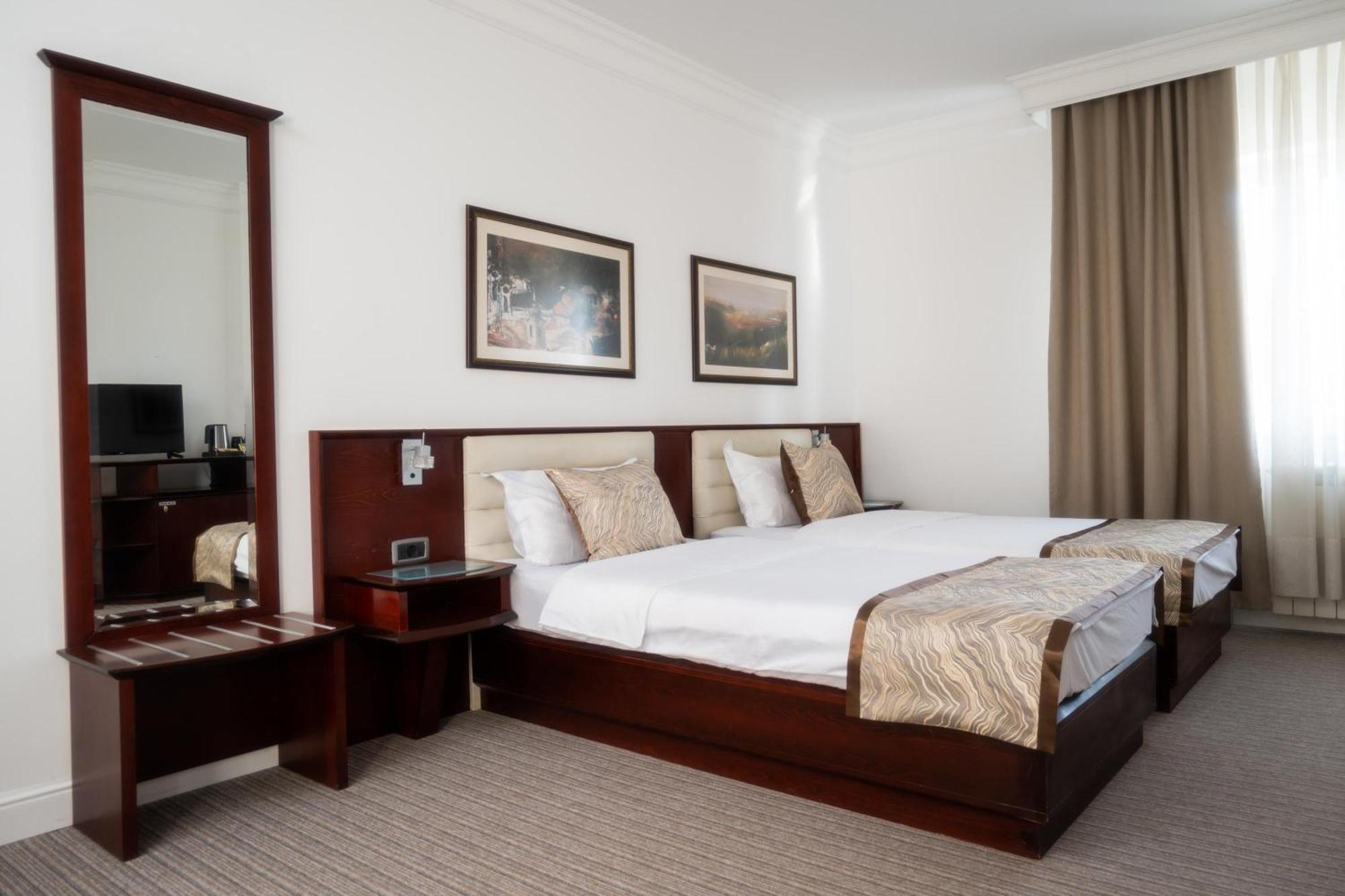 Hotel Mio City Kula Bagian luar foto